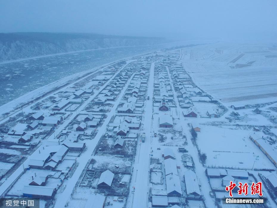 黑龙江漠河迎降雪 大地银装素裹如画卷